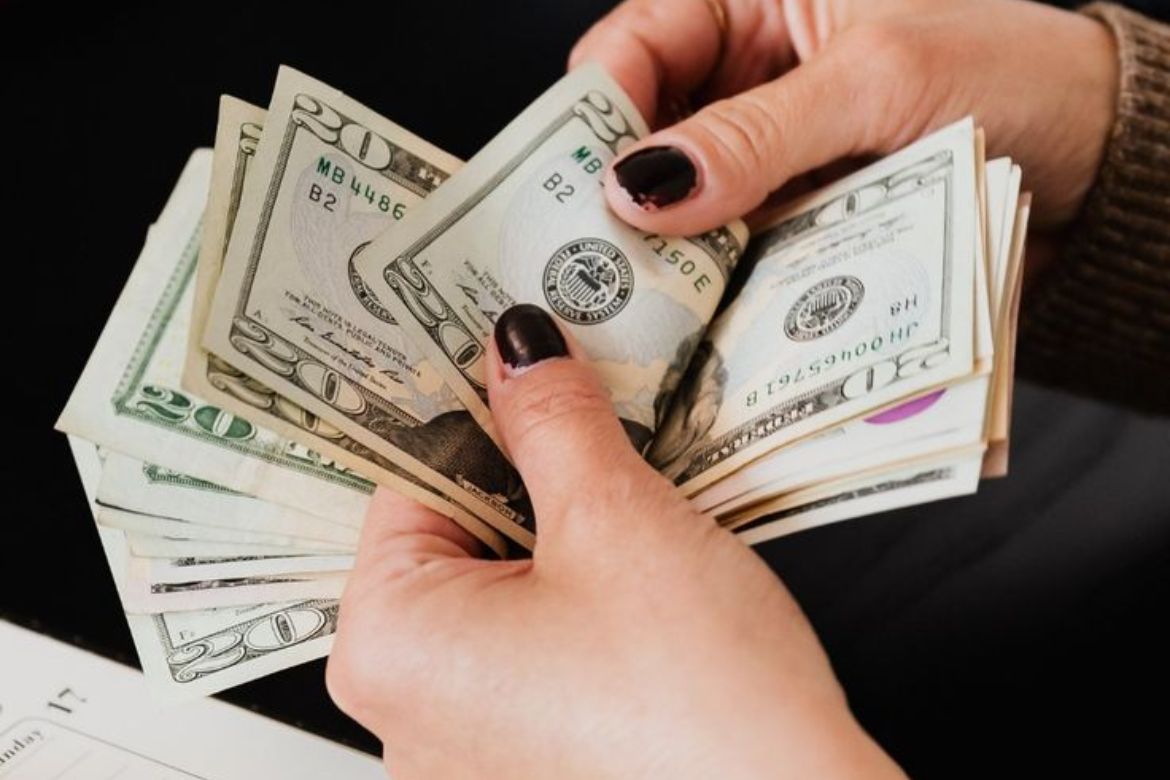 Budget Hacks CWBiancaMarket: Your Guide to Smarter Spending