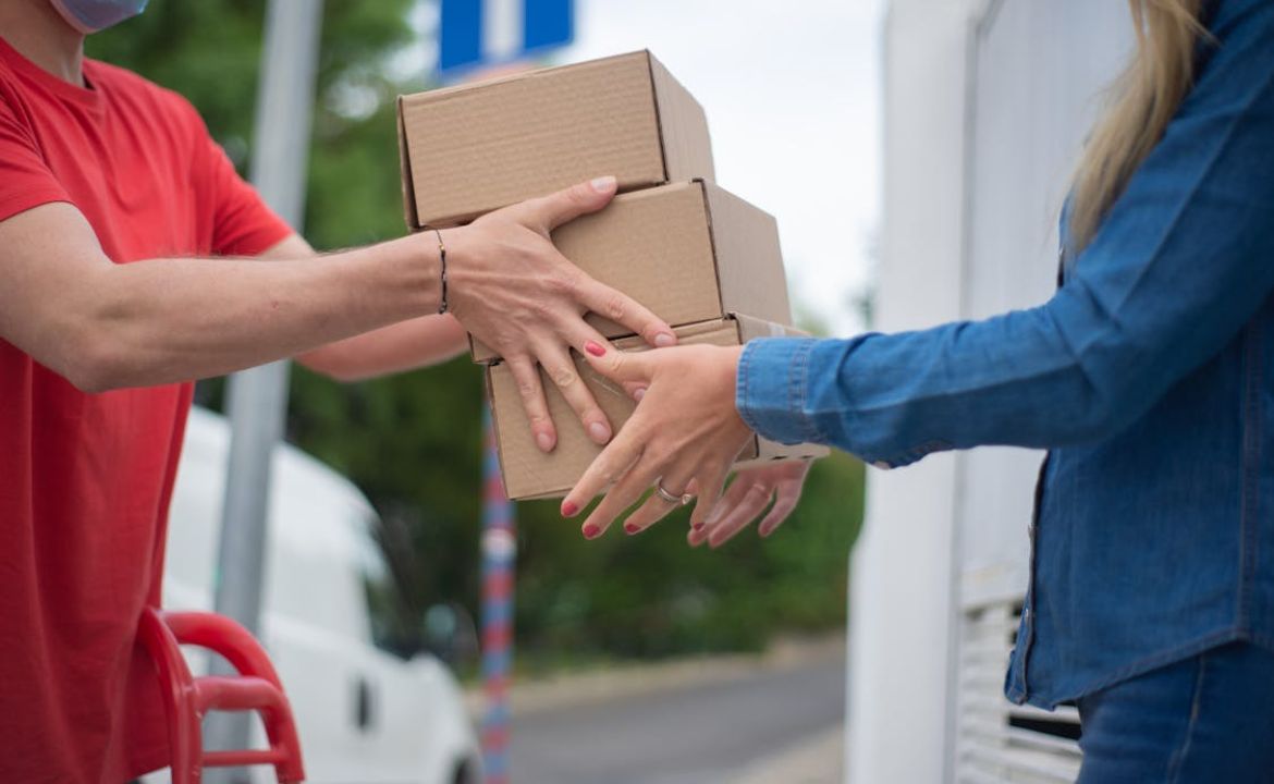 How Weekend and Holiday Delivery Affects Parcels in France